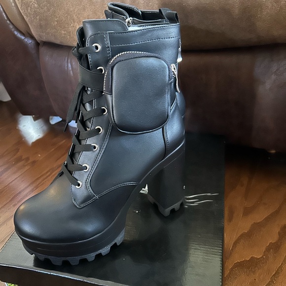 Women👩🏽Cape Robbin MonikPlatform ChelseaAnkleBoots🥾W ChunkyBlock Heels&Pocket - Picture 4 of 11